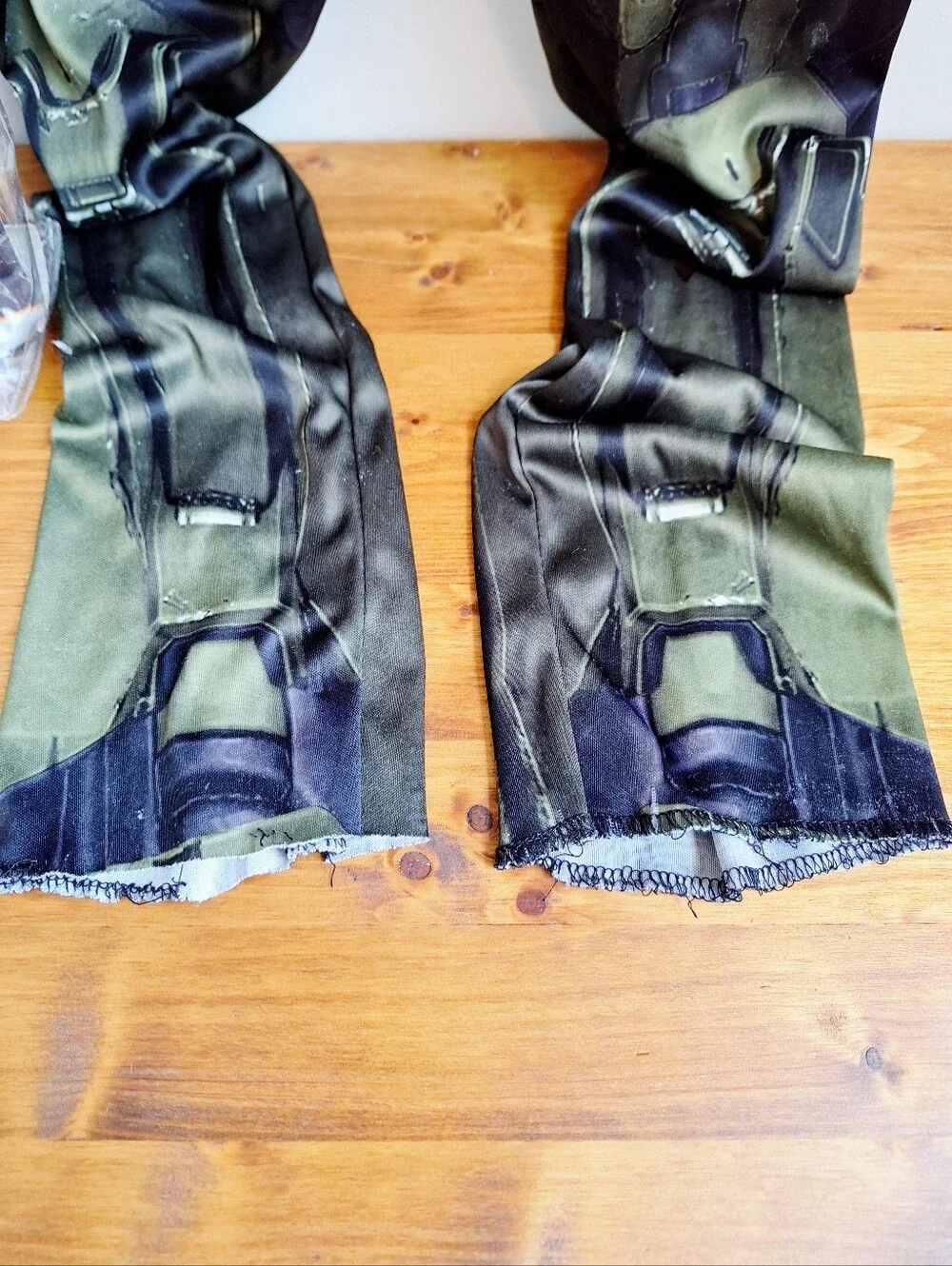 Halo Master Chief Muscle Costume w/ Helmet Boys Size L (10-12)